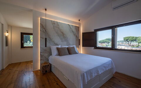 Villa Corte Sant'Anna 6+2: Camera Da Letto, Letto, Legna, Bedding, Lenzuolo, Interior Design, Pavimentazione, Pavimento, Telaio Del Letto, Camera