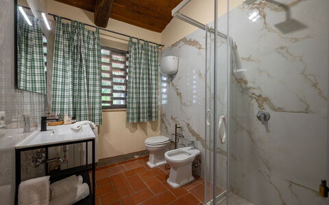 Sangiovese 14: Interior Design, Pavimentazione, Parete, Pavimento, Idraulico Fixture, Mobilia, Soffitto, Bagno, Illuminazione, Camera