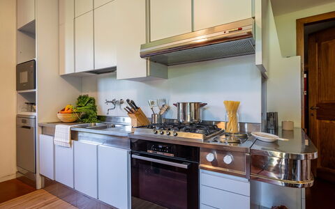 Villa Collegigliato 8: Elettrodomestico Da Cucina, Cucina, Apparecchio Major, Controsoffitto, Elettrodomestico, Cucina Stufa, Stufa, Stufa A Gas, Cabinetry, Interior Design