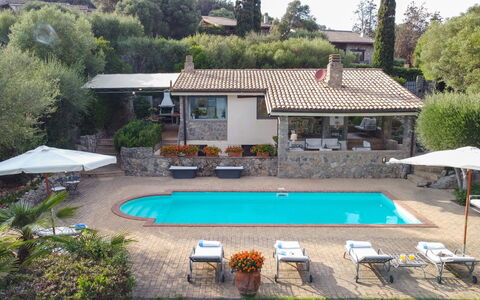 Villa Althaea 6: Piscina, Ricorrere, Terme, Mobili Da Esterno, Eco Hotel, Giochi D'Acqua, Hacienda, Villa, Lettino, Estate
