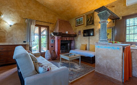 Colle Calzolaro 8: Mobilia, Casa, Sedia, Soggiorno, Color Legno, Materiali Naturali, Divano, Design, Pianta Della Casa