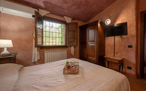 Colle Calzolaro 8: Parete, Mobilia, Camera Da Letto, Letto, Casa, Camera, Lenzuolo, Bedding, Telaio Del Letto, Soffitto