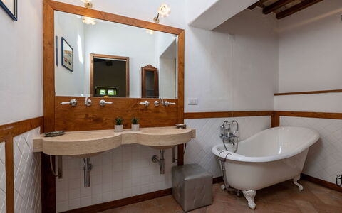 Villa Palazzolo 8: Lavandino Del Bagno, Idraulico Fixture, Interior Design, Pavimentazione, Bagno, Lavello, Rubinetto, Pavimento, Idraulico, Illuminazione