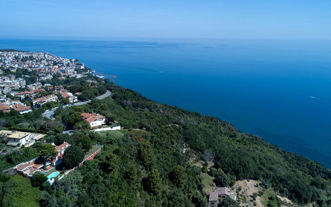 Villa Fiola 8: Acqua, Corpo D'Acqua, Zona Residenziale, Orizzonte, Costa, Mare, Costiera E Morfologie Oceanic, Città, Waterway, Paesaggio