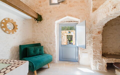 Masseria Grotta Antica 6+2: Parete, Sedia, Muro ​​Di Pietra, Materiali Naturali, Pianta Della Casa, Gesso, Soggiorno, Tavolino Da Caffè
