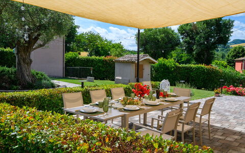 Villa Isola 8+2: Mobilia, Mobili Da Esterno, Tavolo, Shade, Giardino, Sedia, Tavolo Esterno, Backyard, Terrazza, Prato