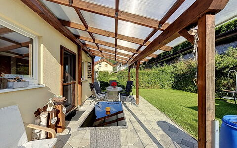 Ferienhaus Siegele: Legna, Shade, Fascio, Vaso Di Fiori, Tenda, Color Legno, Struttura Esterna, Giardino, Terrazza, Illuminazione Diurna