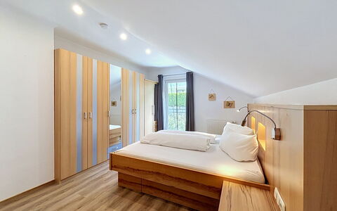 Ferienhaus Siegele: Interior Design, Legna, Mobilia, Pavimentazione, Pavimento, Soffitto, Camera, Letto, Illuminazione, Camera Da Letto