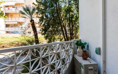 Margherita: Estate, Landscaping, Villa, Hedge, Balcone