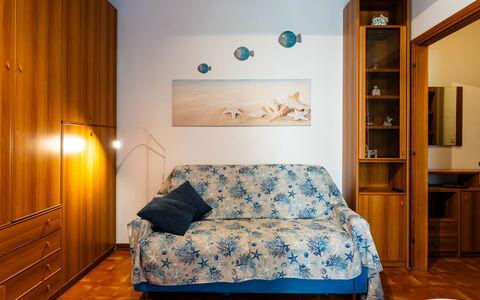 Margherita: Estate, Landscaping, Villa, Hedge, Balcone