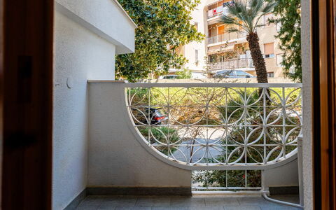 Margherita: Estate, Landscaping, Villa, Hedge, Balcone