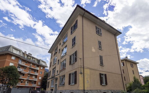 Genzianella Alpine Apartment: Pavimentazione, Pavimento, Soffitto, Interior Design, Controsoffitto, Cucina, Cabinetry, Camera, Apparecchio Major, Lampada