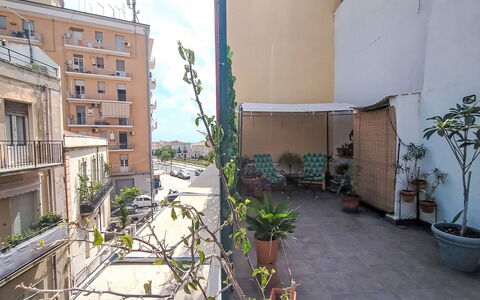 La Casa di Mary: Estate, Landscaping, Villa, Hedge, Balcone