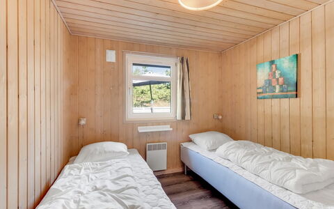 Liina - 3Km from the Sea: Legna, Camera Da Letto, Letto, Telaio Del Letto, Latifoglie, Color Legno, Bedding, Plank, Lenzuolo, Design
