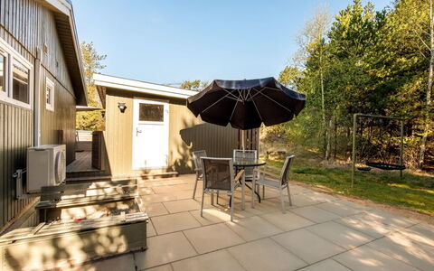 Liina - 3Km from the Sea: Color Legno, Villetta, Giardino, Latifoglie, Backyard, Sedia, Deck, Landscaping, Cortile, Mobili Da Esterno