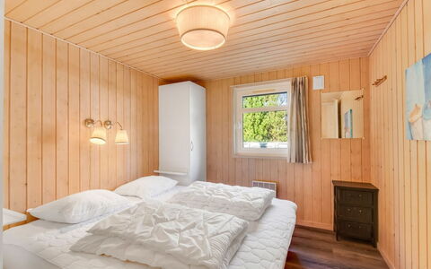 Liina - 3Km from the Sea: Legna, Interior Design, Soffitto, Pavimentazione, Camera Da Letto, Pavimento, Letto, Color Legno, Camera, Casa