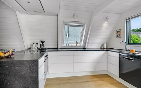 Elida - 18Km to the Fjord: Legna, Pavimentazione, Cucina, Controsoffitto, Pavimento, Pavimento In Legno, Soffitto, Apparecchio Major, Elettrodomestico Da Cucina, Cabinetry