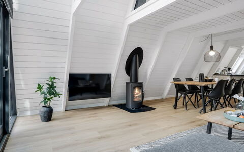 Elida - 18Km to the Fjord: Pavimentazione, Legna, Pavimento In Legno, Pavimento, Interior Design, Pavimento Laminato, Soffitto, Casa, Latifoglie, Soggiorno