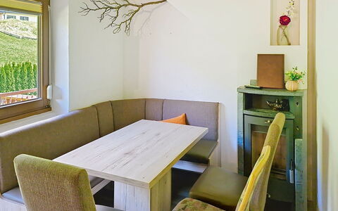 Arzl im Pitztal 15: Mobilia, Legna, Interior Design, Pavimentazione, Tavolo, Pavimento, Cucina & Sala Da Pranzo Tavolo, Sedia, Camera, Sala Da Pranzo