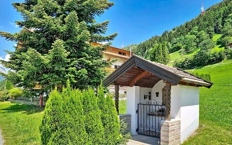 Arzl im Pitztal 15: Arbusto, Casa, Villetta, Larice, Giardino, Landscaping, Valle, Sempreverde