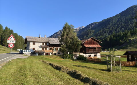 Ferienwohnung Schof: Geografia Montane, Casa, Collina, Highland, Area Rurale, Paesaggio, Hill Station, Catena Montuosa, Villetta, Insediamento Umano
