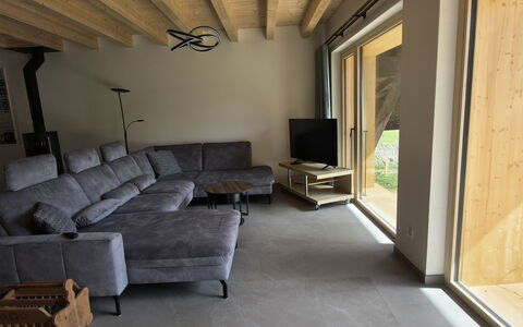 Ferienwohnung Schof: Legna, Pavimentazione, Pavimento, Mobilia, Divano, Soggiorno, Soffitto, Latifoglie, Sedia