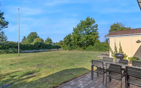 Kora - 300M from the Sea: Cielo, Erba, Plain, Lotto, Giardino, Prato, Shade, Landscaping, Estate, Cortile