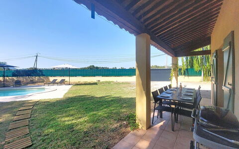 La Jeansarde: Shade, Piscina, Estate, Backyard, Landscaping, Ricorrere, Struttura Esterna, Eco Hotel, Mobili Da Esterno, Cortile