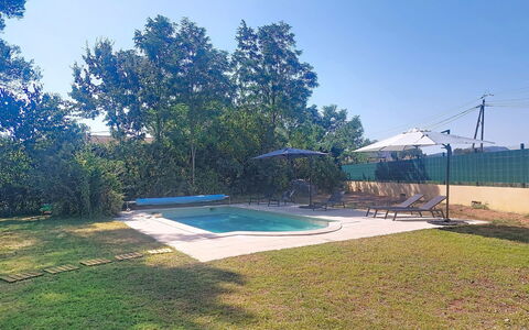 La Jeansarde: Blu, Piscina, Ricorrere, Shade, Giardino, Prato, Landscaping, Backyard, Hacienda, Cortile
