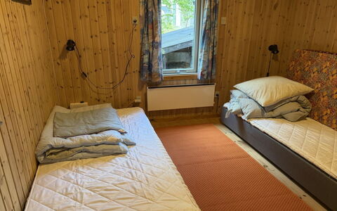 Hedwig - 120M to the Fjord: Legna, Pavimento, Pavimentazione, Camera Da Letto, Letto, Mobilia, Lenzuolo, Interior Design, Telaio Del Letto, Camera