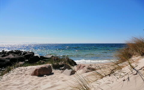 Jasper - 100M from the Sea: Blu, Ambiente Naturale, Spiaggia, Costa, Mare, Orizzonte, Costiera E Morfologie Oceanic, Estate, Riva