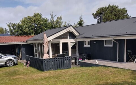 Meike - 750M from the Sea: Tetto, Casa, Casa, Raccordo, Villetta, Shade, Cortile, Estate, Backyard, Edifici Giardino