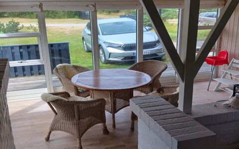 Meike - 750M from the Sea: Mobilia, Legna, Sedia, Pavimento, Tavolo, Pavimentazione, Portico, Soffitto, Mobili Da Esterno, Latifoglie
