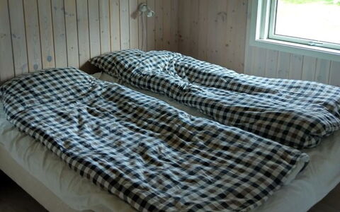 Meike - 750M from the Sea: Camera Da Letto, Mobilia, Letto, Legna, Lenzuolo, Bedding, Biancheria, Pavimento, Pavimentazione, Telaio Del Letto