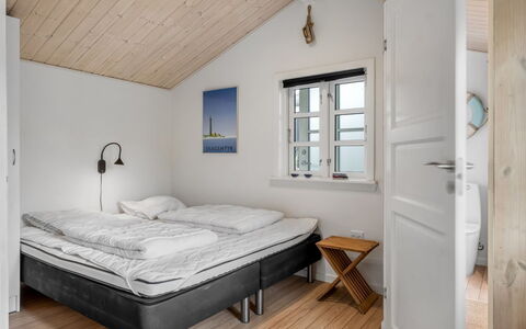 Tian - 1Km from the Sea: Legna, Casa, Casa, Camera Da Letto, Mobilia, Letto, Porta, Pavimento, Villetta, Telaio Del Letto