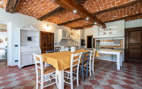 Jeeco: Mobilia, Interior Design, Pavimentazione, Legna, Soffitto, Pavimento, Cucina, Tavolo, Illuminazione, Cucina & Sala Da Pranzo Tavolo