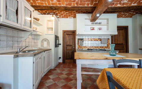 Jeeco: Interior Design, Cucina, Mobilia, Pavimentazione, Controsoffitto, Soffitto, Legna, Pavimento, Elettrodomestico Da Cucina, Cabinetry