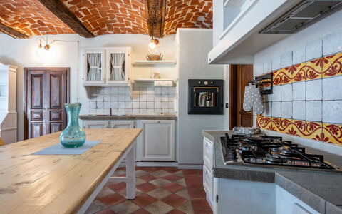 Jeeco: Cucina, Interior Design, Pavimentazione, Controsoffitto, Legna, Soffitto, Pavimento, Mobilia, Elettrodomestico Da Cucina, Cucina Stufa