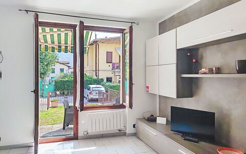 Casa Burli: Pavimentazione, Interior Design, Pavimento, Casa, Appartamento, Camera, Soffitto, Soggiorno, Scaffalature, Latifoglie