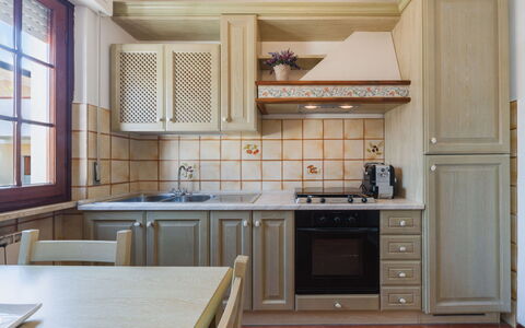 La Casa di Margot: Cucina, Elettrodomestico Da Cucina, Cabinetry, Controsoffitto, Apparecchio Major, Legna, Interior Design, Mobilia, Pavimentazione, Elettrodomestico