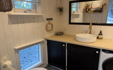 Florida - from the Sea: Idraulico Fixture, Interior Design, Pavimentazione, Idraulico, Camera, Pavimento, Mobiletto Del Bagno, Lavello, Rubinetto, Lavandino Del Bagno