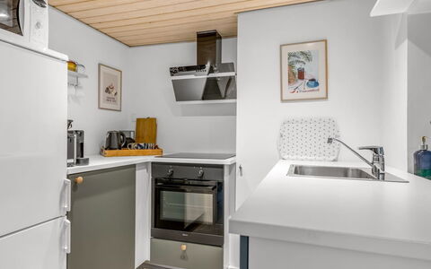 Eike - from the Sea: Cucina, Elettrodomestico Da Cucina, Controsoffitto, Apparecchio Major, Interior Design, Pavimentazione, Mobilia, Legna, Soffitto, Elettrodomestico