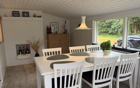 Eike - from the Sea: Mobilia, Legna, Pavimentazione, Interior Design, Pavimento, Tavolo, Sala Da Pranzo, Cucina & Sala Da Pranzo Tavolo, Sedia, Soffitto