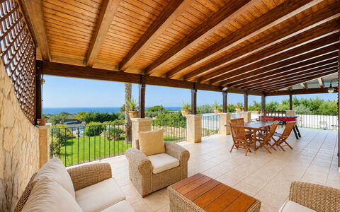 Villa Patrizia: Mobilia, Pavimento, Pavimentazione, Portico, Ricorrere, Sedia, Shade, Eco Hotel, Mobili Da Esterno, Balcone