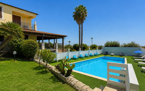 Villa Patrizia: Blu, Piscina, Ricorrere, Eco Hotel, Estate, Hacienda, Shade, Tempo Libero, Villa