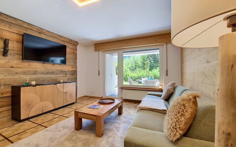 Les Ambassadeurs B 3: Interior Design, Pavimentazione, Mobilia, Legna, Soffitto, Pavimento, Camera, Illuminazione, Pavimento In Legno, Soggiorno