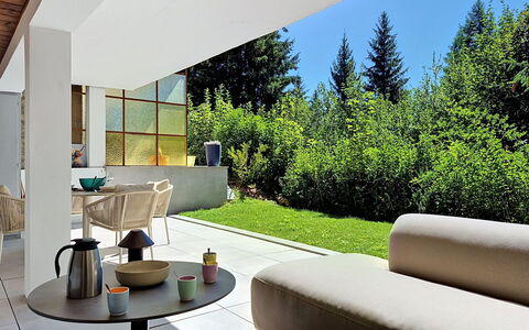 Les Ambassadeurs B 3: Mobilia, Interior Design, Parete, Pavimentazione, Sedia, Pavimento, Casa, Divano, Architettura, Soggiorno
