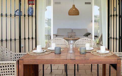 La Quinta Hills: Mobilia, Sedia, Tavolo, Legna, Interior Design, Pavimentazione, Pavimento, Cucina & Sala Da Pranzo Tavolo, Illuminazione, Sala Da Pranzo