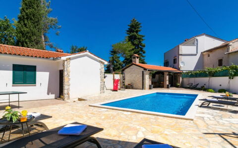 Villa Dominique: Blu, Piscina, Ricorrere, Mobili Da Esterno, Eco Hotel, Flagstone, Villa, Ombrello, Hotel