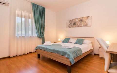 Villa Dominique: Interior Design, Mobilia, Pavimento, Pavimentazione, Soffitto, Camera, Letto, Appartamento, Camera Da Letto, Pavimento In Legno